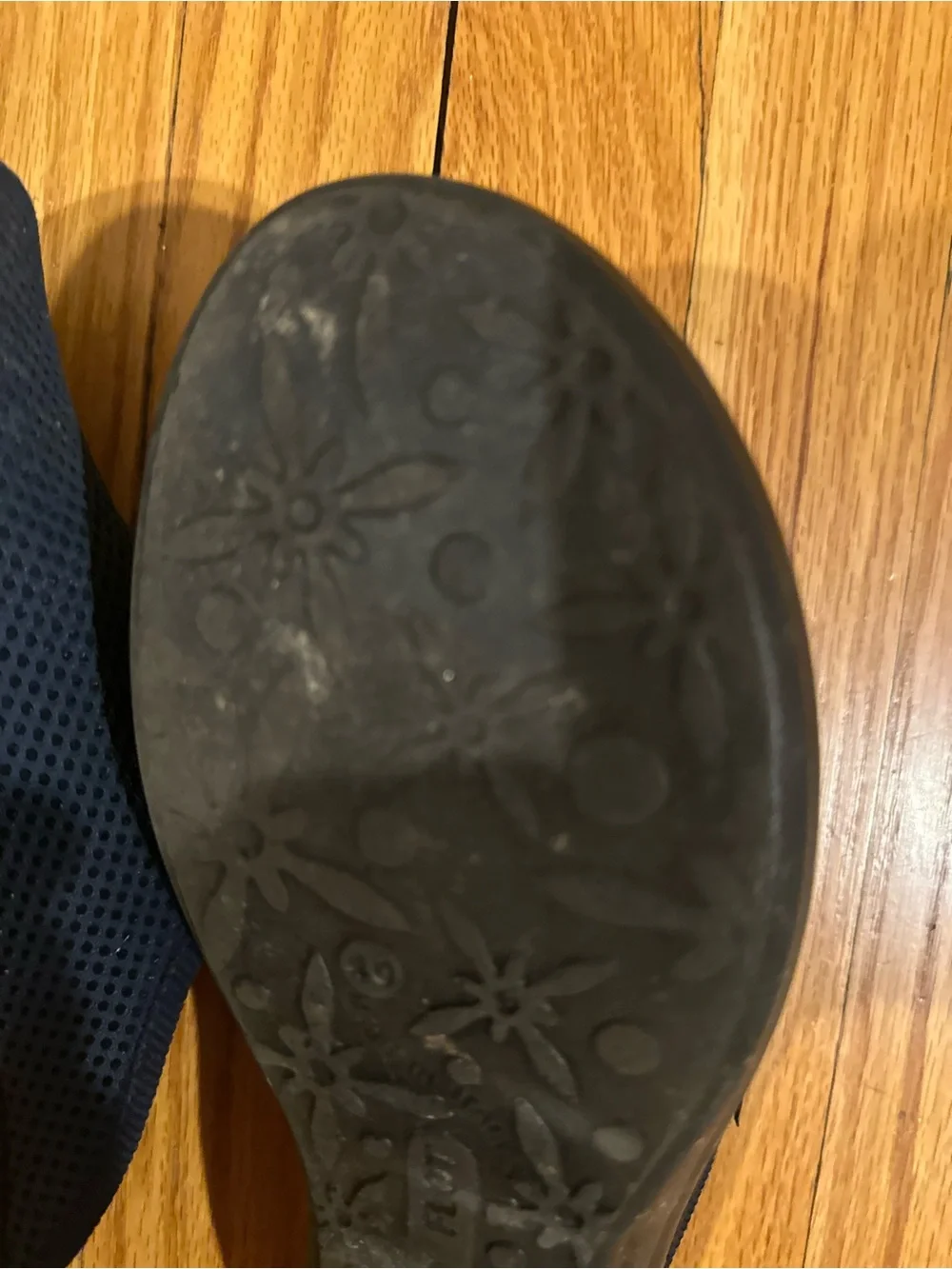 Women’s Well Worn Slip-On Mesh Comfort Slip On Shoe - Navy size 9